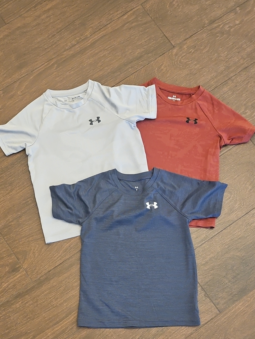 Under Armour Kids Short Sleeve Tees in White, Rust, Navy